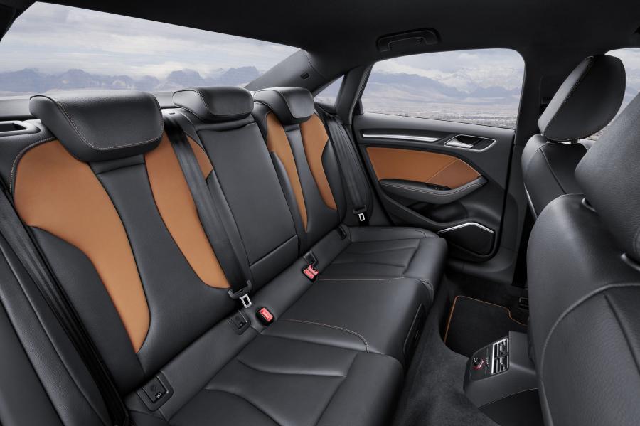 Интерьер Audi A3 Sedan 2.0 TDI (8V) 2013 года  (WW) (фото 10 из 42)